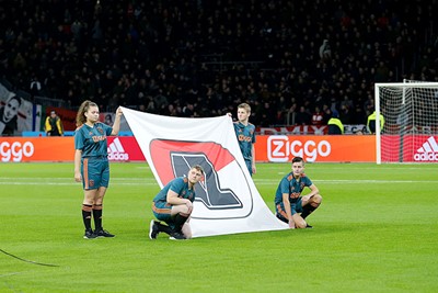 Ja, dit is het logo van de club die uiteindelijk verdiend met 0-2 won... © De Brouwer