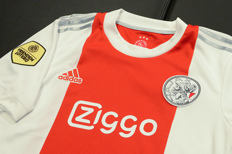 Ajax presenteert klassiek thuisshirt met oude logo!
