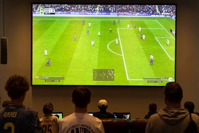 Op een groot scherm is alle actie uitstekend te volgen. © Pro Shots