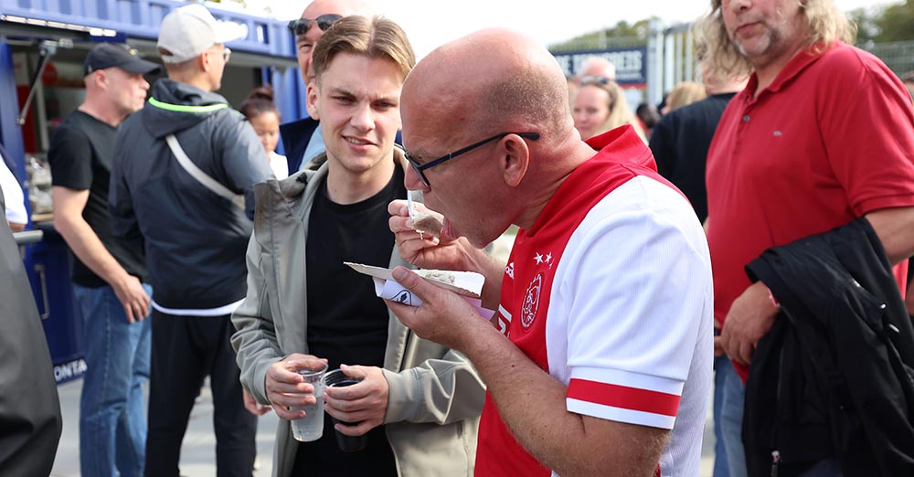 Fotoverslag: Supporters beleven fijn namiddagje Ajax in Velsen-Zuid