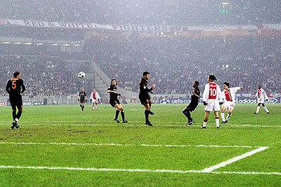 De teruggekeerde Litmanen met de 2-0 tegen AS Roma... © AFC Ajax