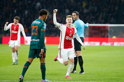 Hlynsson! Uit het niets! Raak! © De Brouwer