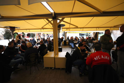 Om erna direct weer het terras op te duiken. © De Brouwer