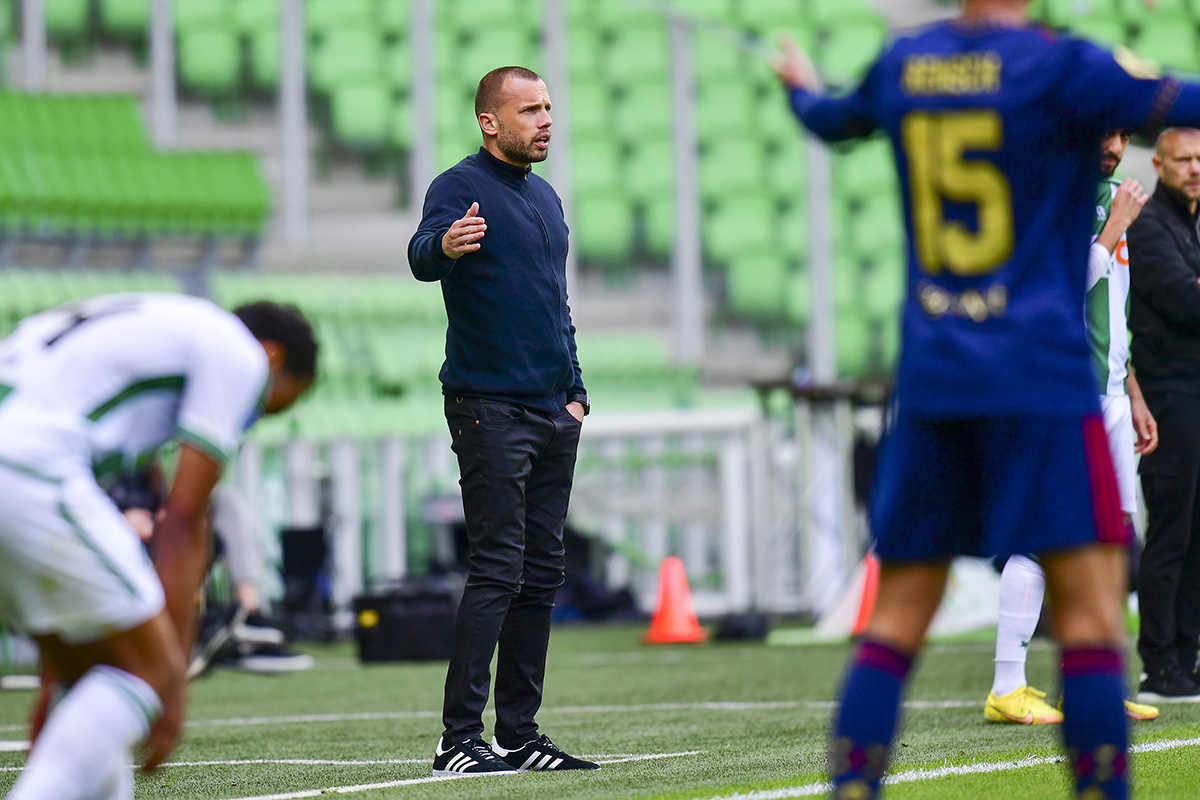 Heitinga: ‘Je moet zorgen dat je niet tegen jezelf komt te voetballen’