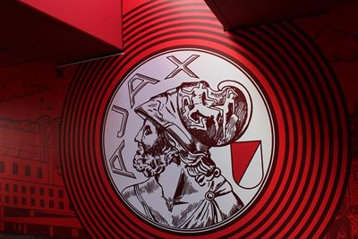 Het klassieke logo staat centraal in de Ajaxgalerij. © Ajax Life