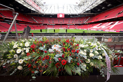 Een prachtig wit-rood-wit boeket voor Paddy. © De Brouwer
