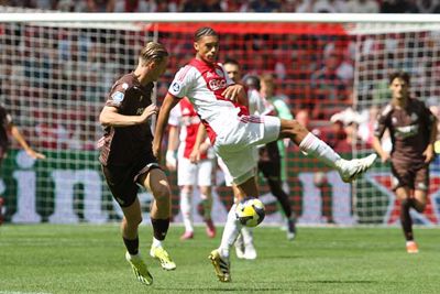 Bouwman komt goed weg met dit slippertje. © SV Ajax