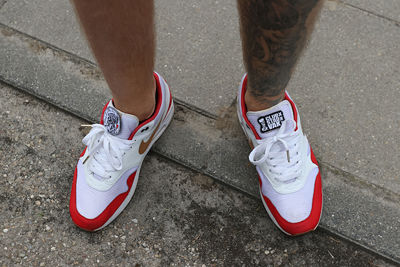 En hij denkt aan uitstekend schoeisel! © De Brouwer