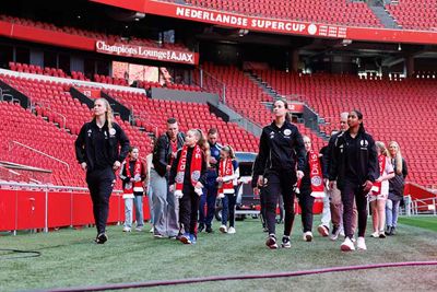 Wandelen richting de dug-out. © Pro Shots
