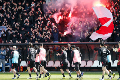 Succes mannen! © De Brouwer