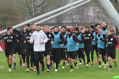 Rondje warmlopen, trainen en dan... © SV Ajax