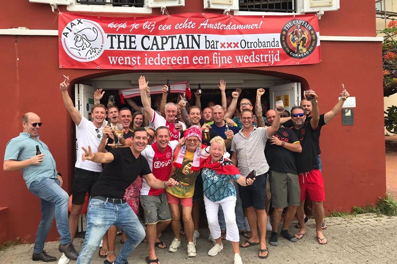 The Captain Bar 1200