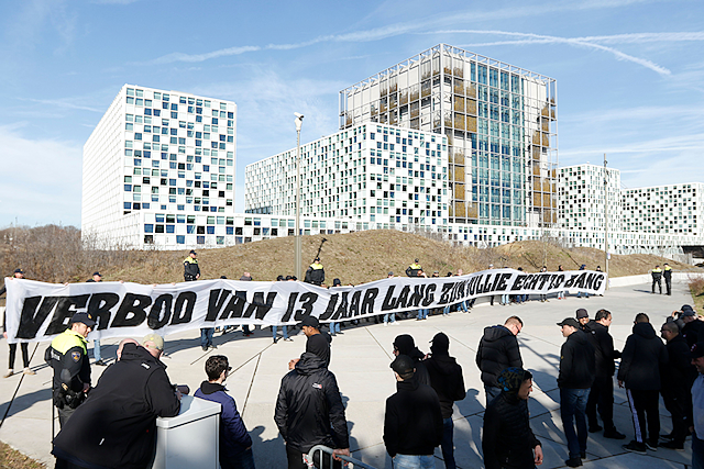 Het is toch onvoorstelbaar dat dit al zo lang duurt...? © De Brouwer