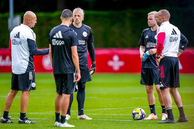 Dit groepje bleef na de training heel lang praten. © Pro Shots