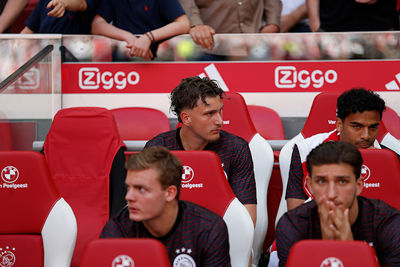 Godts op de bank, Berghuis op zijn plek links voorin. © De Brouwer