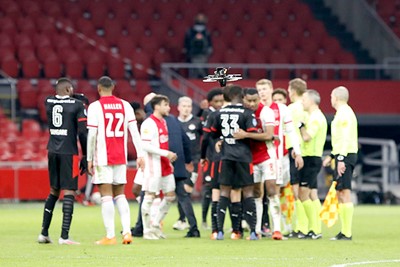 Aanval afgeslagen, Ajax blijf koploper. © De Brouwer
