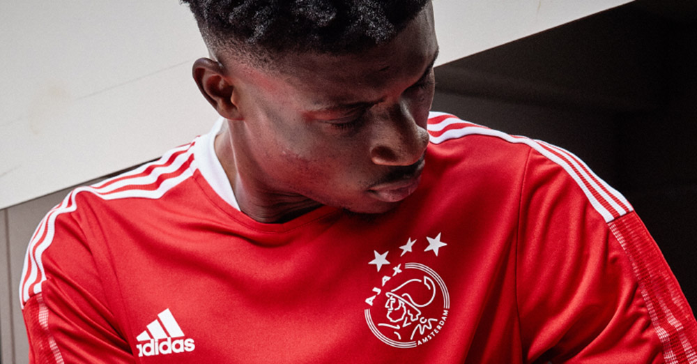 Ajax presenteert trainingscollectie voor 2021/2022!
