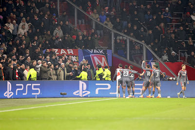 Als je zelf niet scoort, dan... Nou ja, precies. © De Brouwer