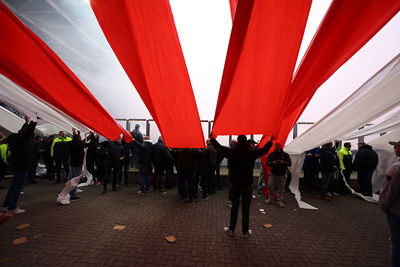 Het is zaak de linten goed strak te houden. © De Brouwer