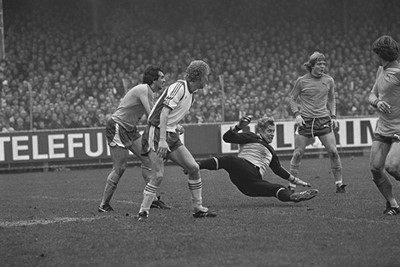 Schrijvers gooide zich altijd onverschrokken voor de bal. © AFC Ajax