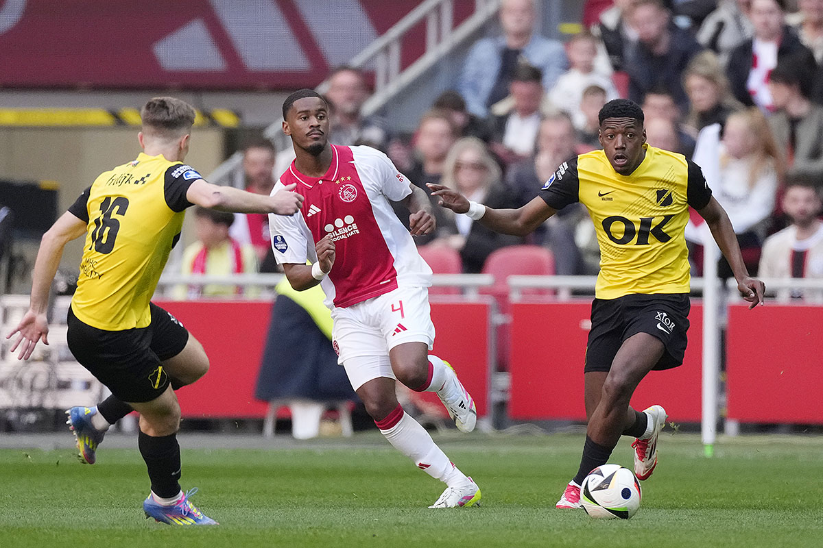 Hato ziet veelzijdigheid Jurriën Timber als voorbeeld voor zichzelf