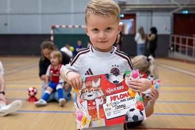 Een mooi diploma voor Tommy. © Pro Shots
