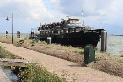 Behouden vaart voor deze Ajacieden. © De Brouwer