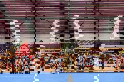 Een welkomstpraatje en dan kunnen we los. © Pro Shots