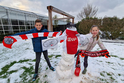 Het besneeuwde landschap kleurt wit-rood-wit. © SV Ajax
