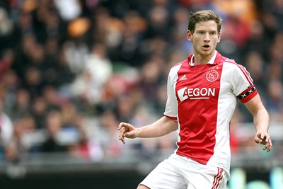 2011/12: Op het Feyenoord-kraagje en de strepen na best een fijn shirtje hoor! © AFC Ajax