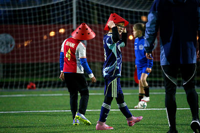 De traditionele hoedjes-op-je-hoofd-foto. © De Brouwer