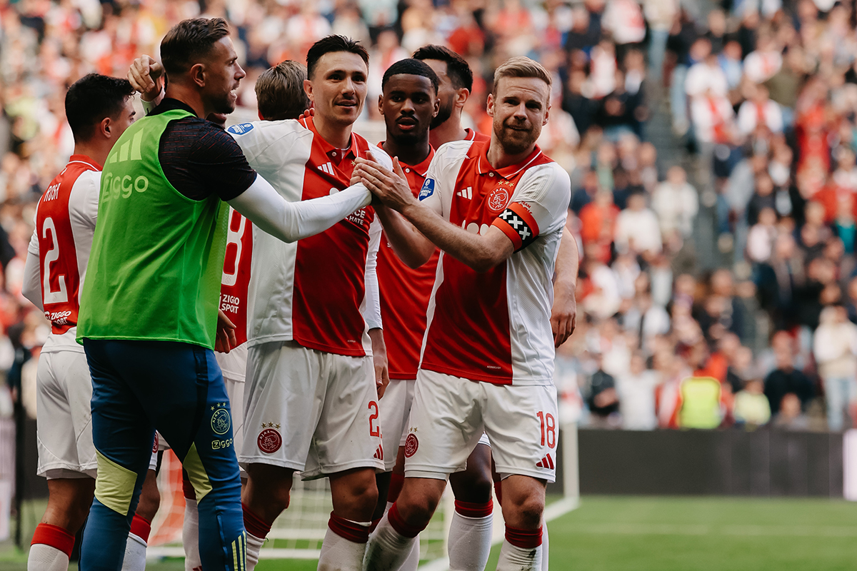 We vieren het collectief op de wallpaper!