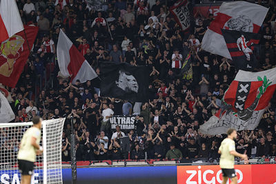 Ajax start als een diesel, maar krijgt kansen. © De Brouwer