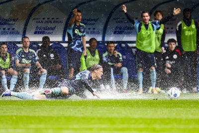 En al snel is van een voetbalwedstrijd geen sprake meer. © Pro Shots