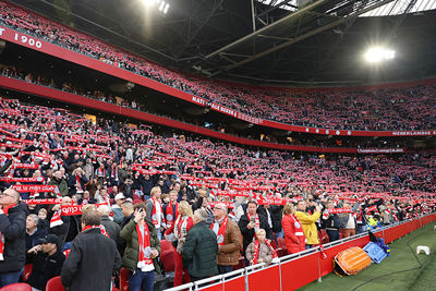 Dat levert mooie plaatjes op bij het zingen van ‘Dit is mijn club’. © De Brouwer