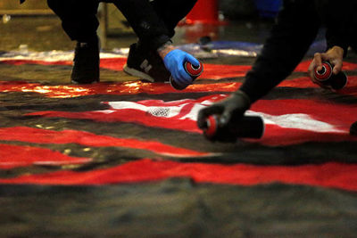 Vele handen maken licht werk. © De Brouwer