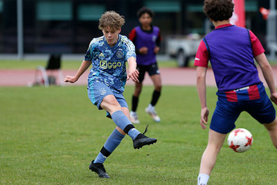 ‘Komt dat schot!!!’ © De Brouwer