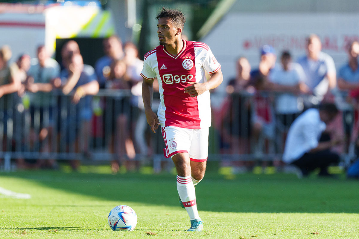 Ajax oefent in Marbella tegen Blackburn Rovers, supporters welkom