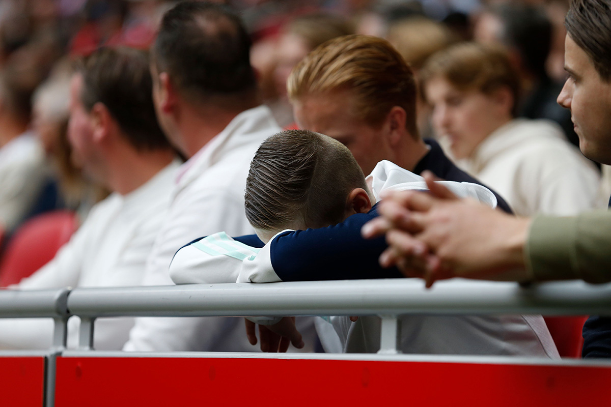 Chagrijn, hoongelach en gelatenheid in ons fotoverslag van AZ-thuis