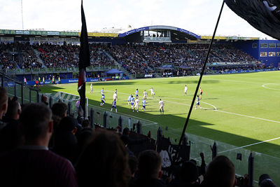 Ajax ploetert er negentig minuten lang op los. © De Brouwer