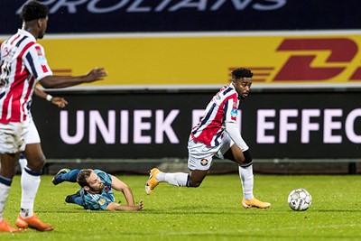 En dus kantelt de wedstrijd al snel en stopt Ajax met voetballen. © Pro Shots