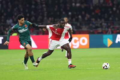 Het shirt van Brobbey wordt weer eens getest. © De Brouwer