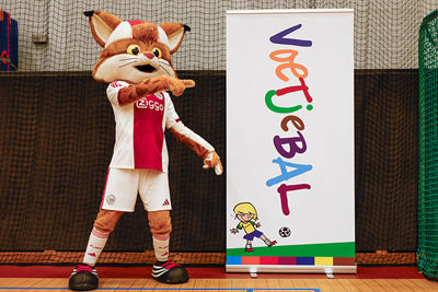 Voetjebal met Lucky natuurlijk! © Pro Shots