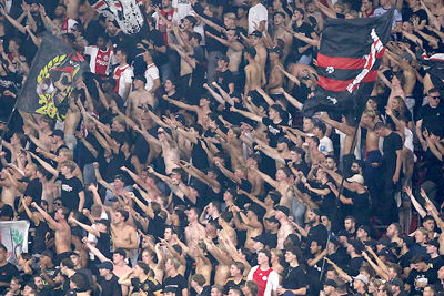 Een fijne wisselwerking tussen spelers en supporters. © De Brouwer