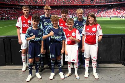 De prijswinnaars van Ajax Jonge Schare. Welkom! © SV Ajax