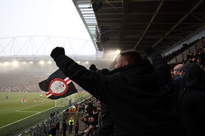 Zij juichen, maar weten ook dat Ajax twee dure punten verspeelt. © De Brouwer