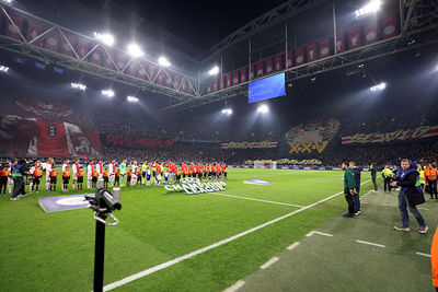 De fanatieke supporters verrassen met een prachtige sfeeractie. © De Brouwer