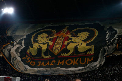 ...gebeurt aan de zuidkant van het stadion iets heel fraais! © De Brouwer