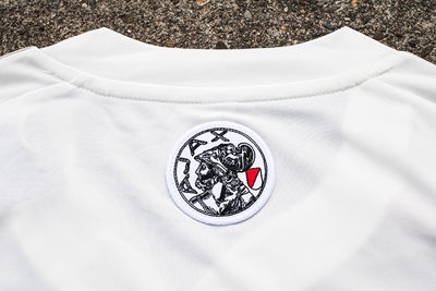 Die ouwe spotten we op de achterkant. © Ajax Life