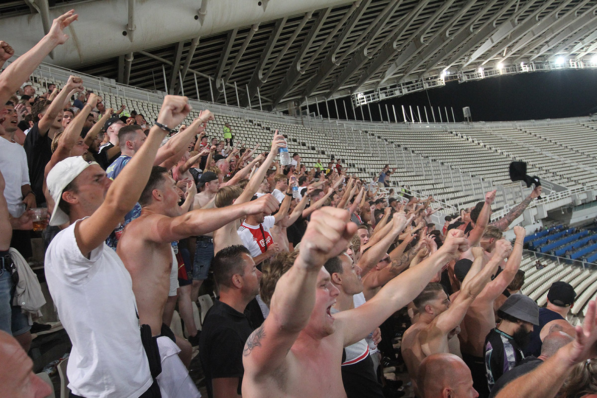 Veel blote basten in fotoverslag Panathinaikos-uit